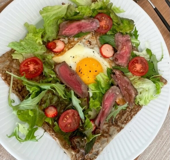 【蕎麦粉のガレット　ローストビーフ】
